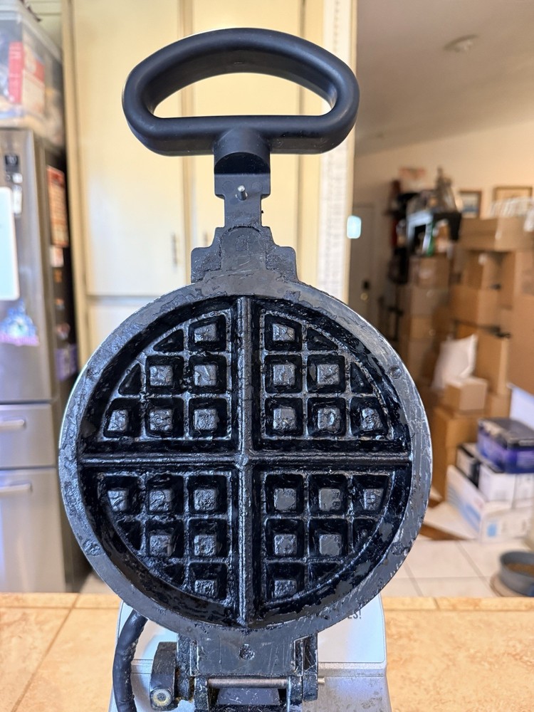 Waring Commercial Belgian Waffle Maker WW190XTCO