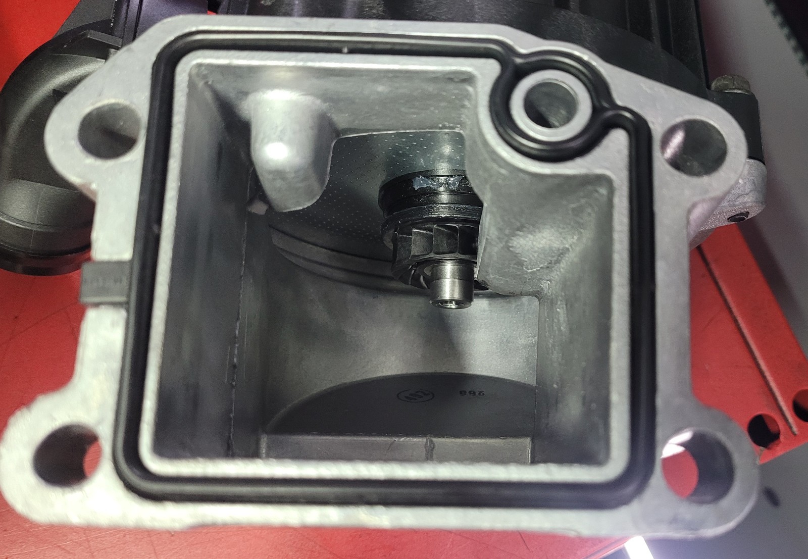 Genuine Volvo D13 Crankcase Oil Filter Separator Kit 22877306 w/ Gasket & Hose