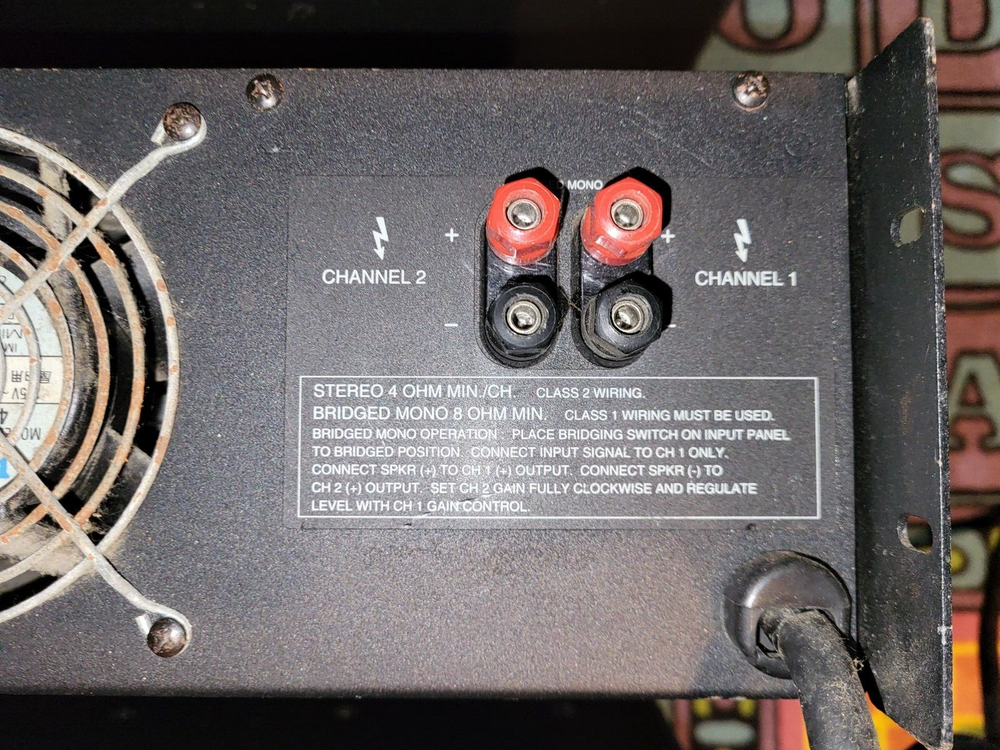 QSC MX 2000a Amp