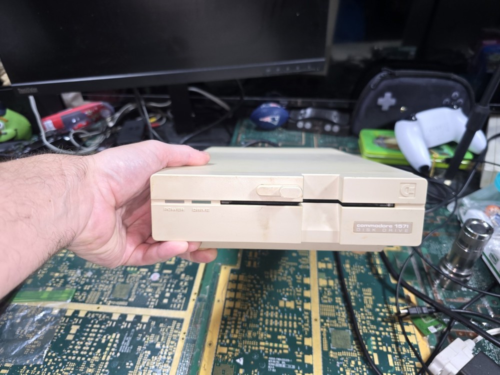 Commodore 1571 Exact DEFECTIVE DONOR Floppy Disk Drive-Issues-Intact-PARTS-READ