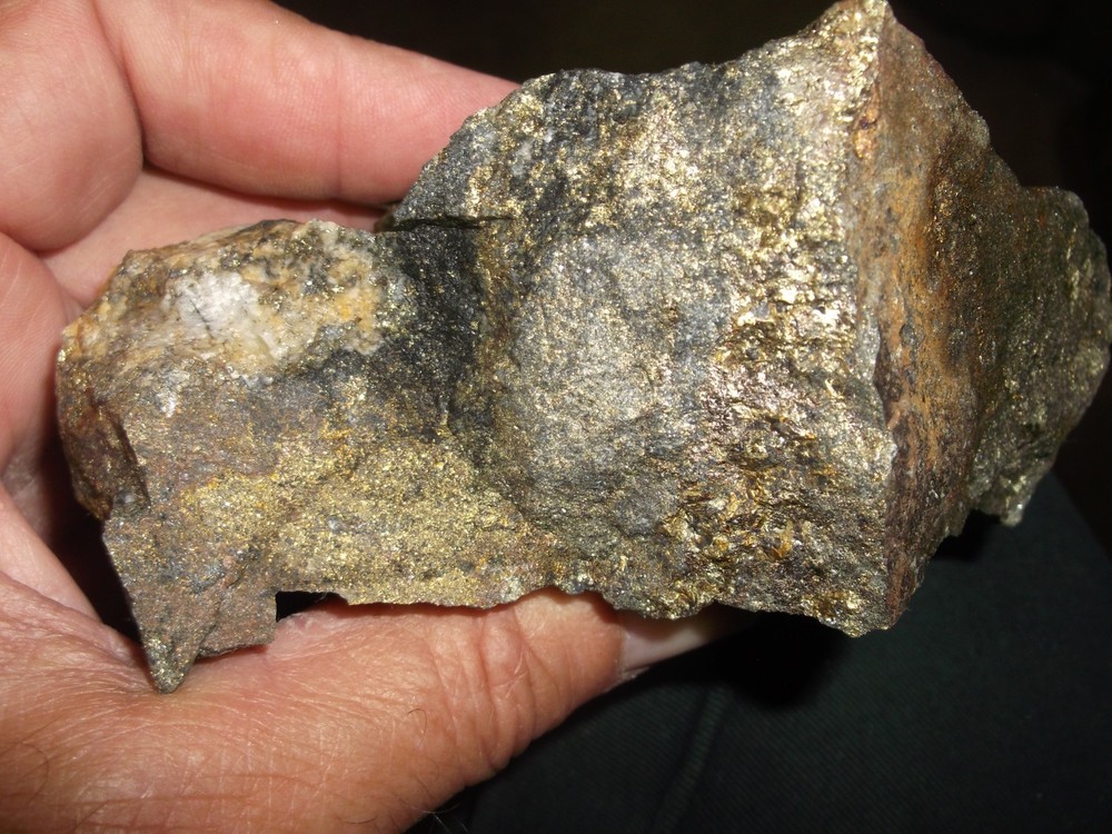 Gold, silver, copper, 686 grams samples ,ore high grade .
