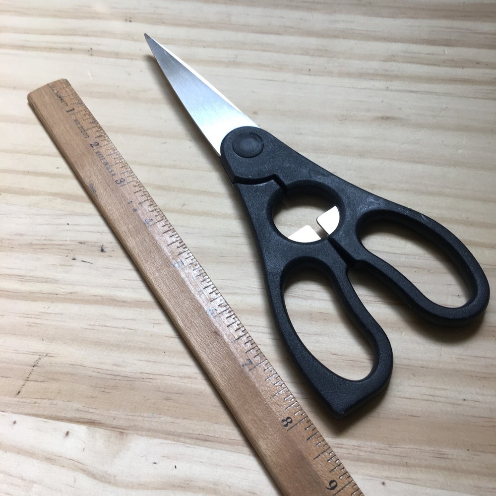 Farberware Multipurpose Scissors Open Bottle Caps Cuts paper and Fabric