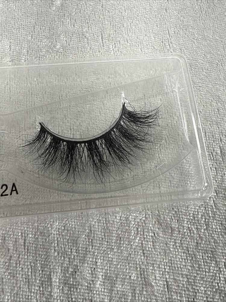 false eyelashes #32A