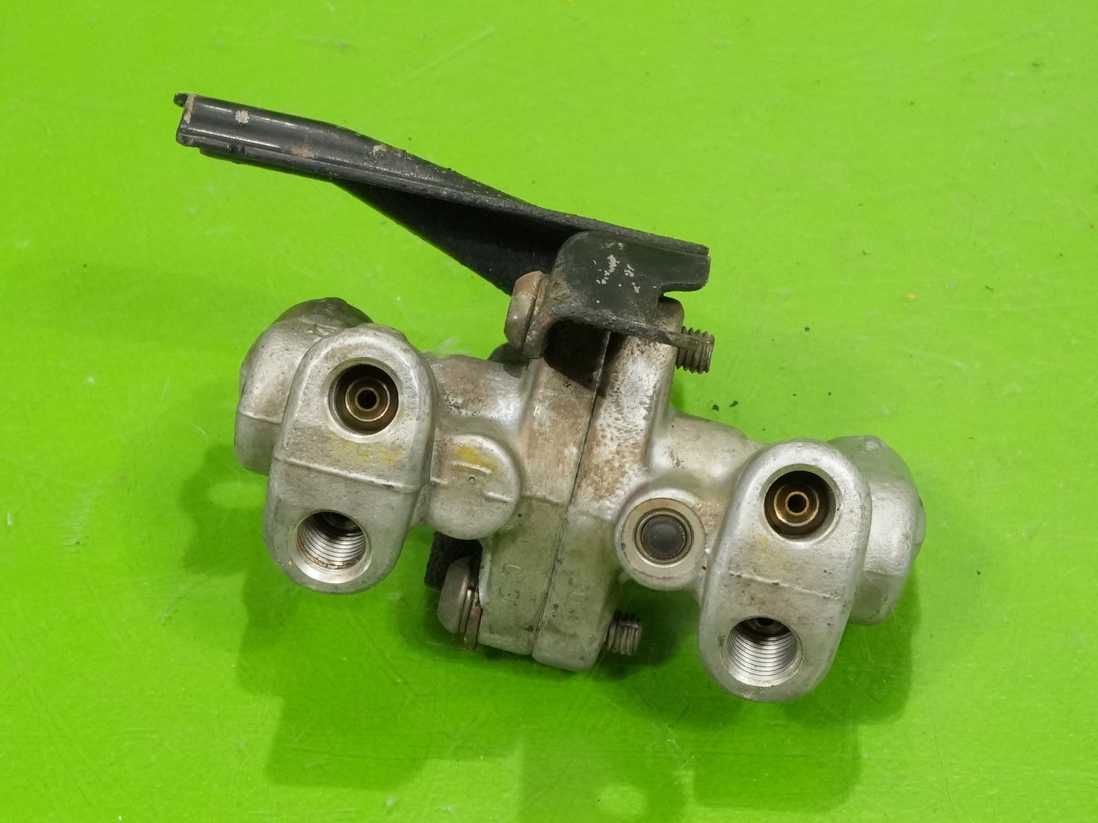 92-95 Civic OEM rear back brake 3030 proportioning valve + firewall bracket