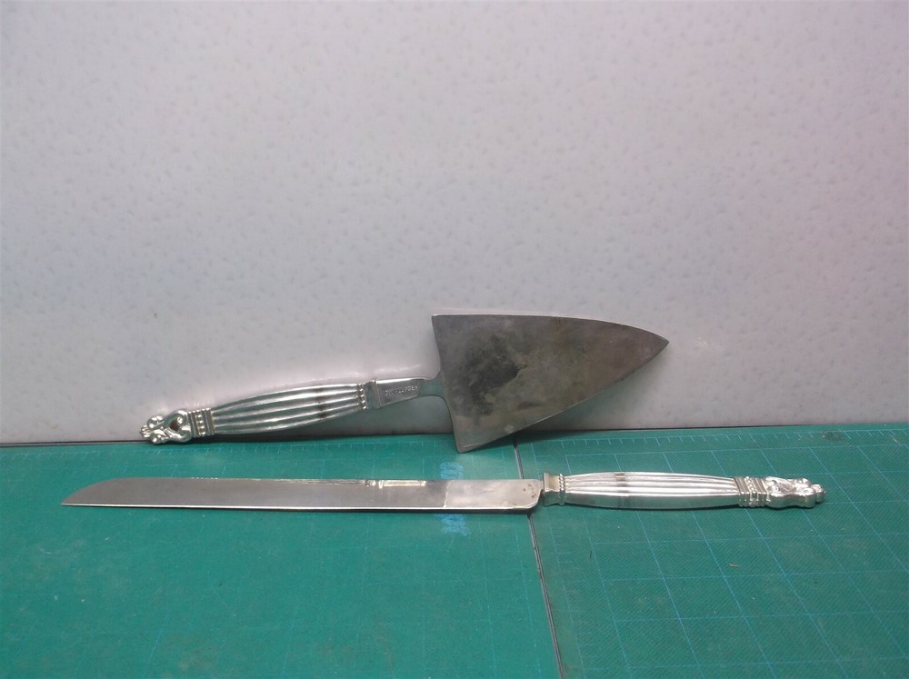 Wallace cake serving set