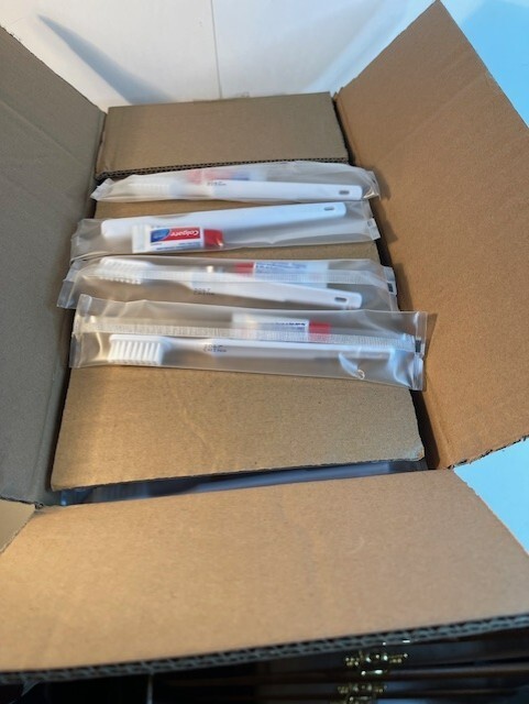 Colgate toothbrush/toothpaste combo packs, each case 144 ea, 5 cases available