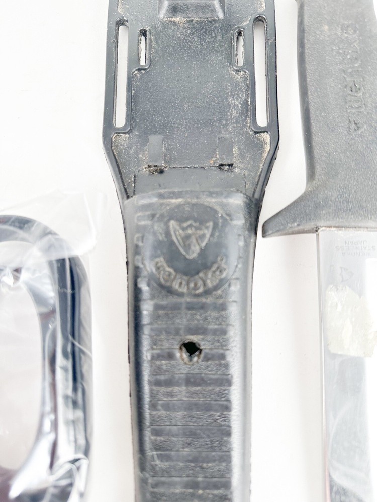 Wenoka Dive Knife Model 7753 with sheath/strap Nice Condition