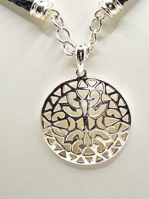 Premier Designs 'MEDALLION' Necklace