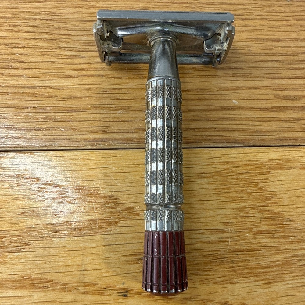 Vtg Gillette Red Tip Safety Razor