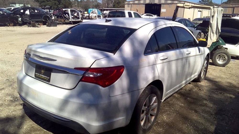 200 2014 High Mounted Stop Light 104799431