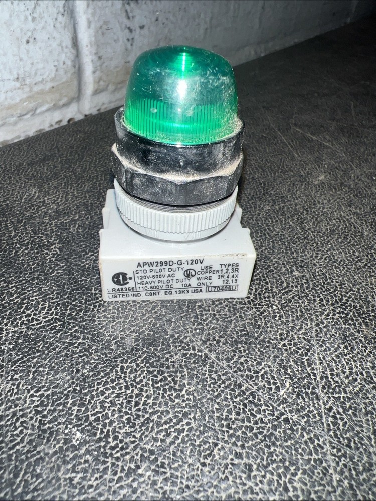 IDEC APW299D-G-120V Green Pilot Light