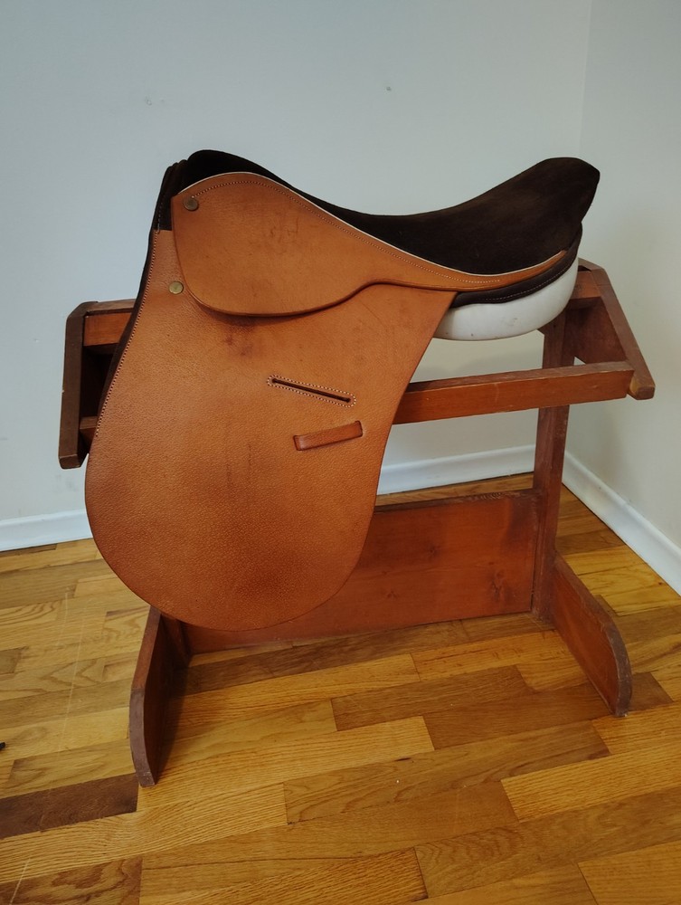 Polo saddle English saddle