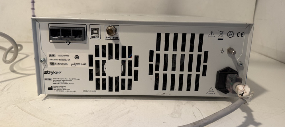 Stryker L9000 LED Light Source w/ 3 Fiber-Optic Light Cables