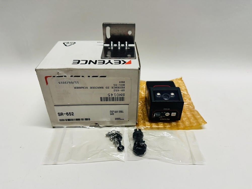 NEW Keyence SR-652 Barcode Scanner
