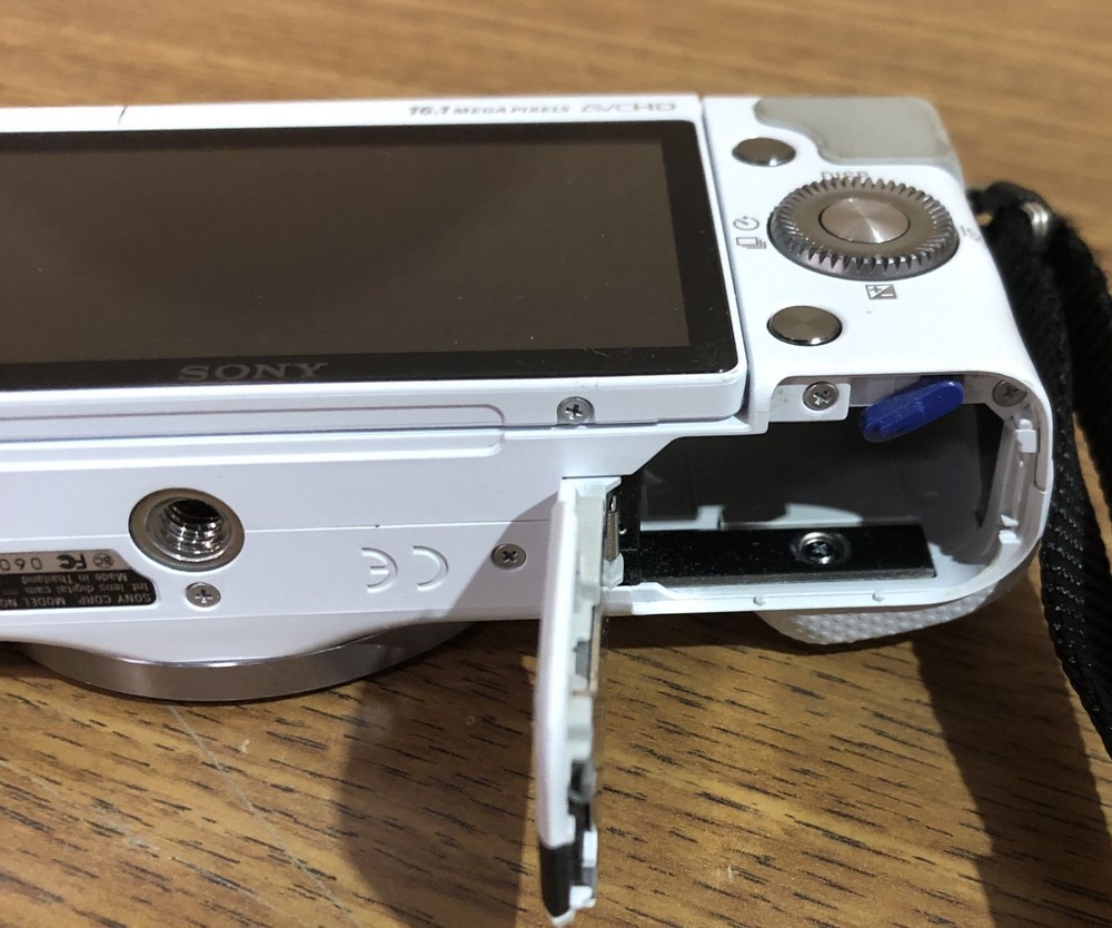 Sony Alpha NEX-3N Mirrorless Digital Camera - Untested