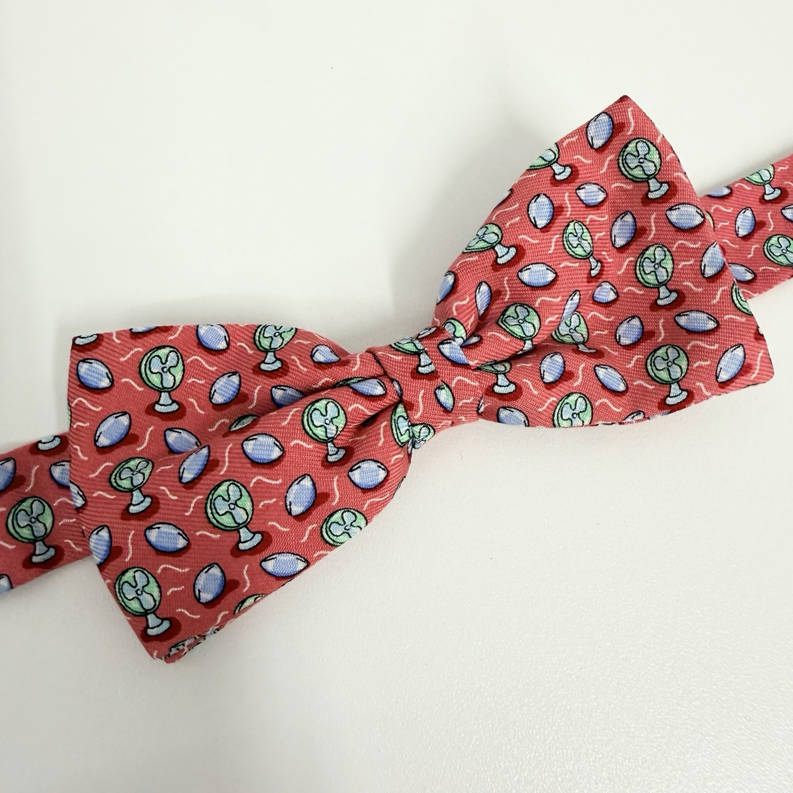 Vineyard Vines NEW Boy's Bow Tie "Football Fan" Pink Silk USA 2" (W) x 16.5" (L)