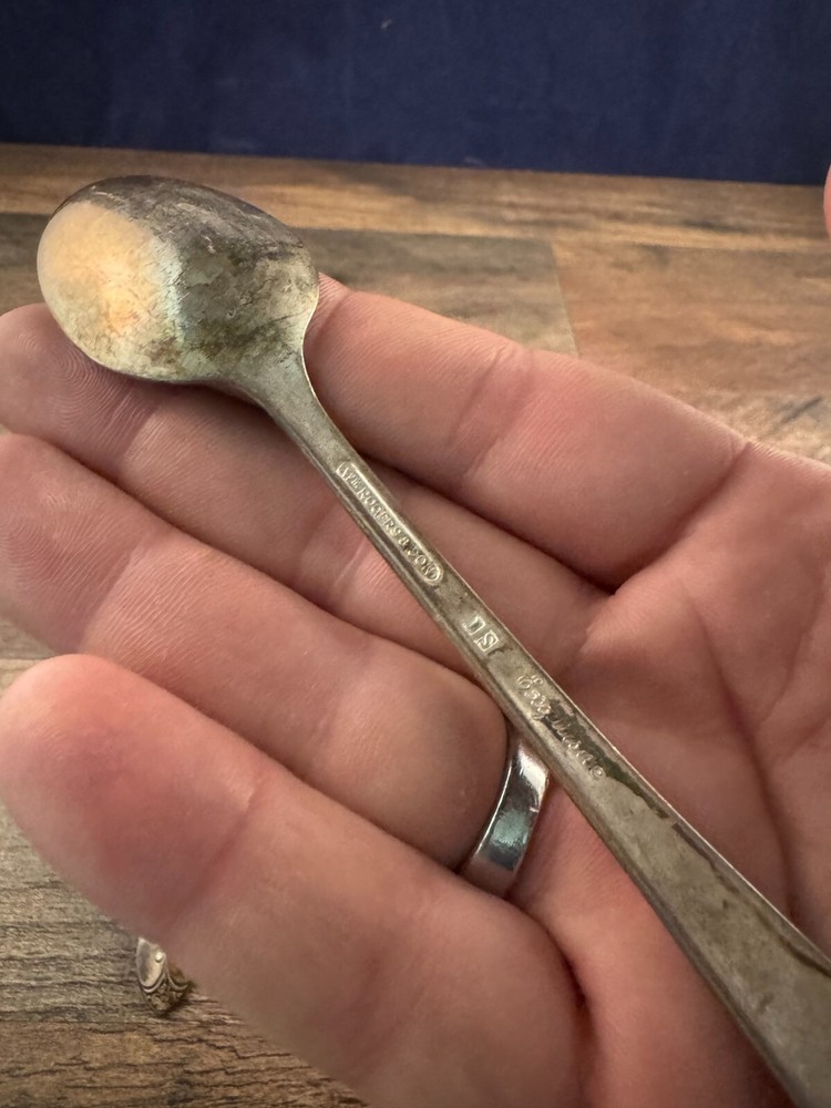 Lot of 4 Teaspoons Wm Rogers & Son Exquisite Pattern Silverplated