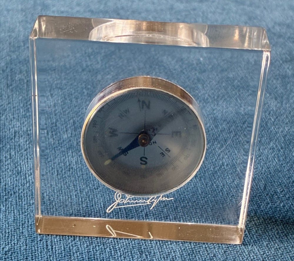 Magnetic compass in plexiglass