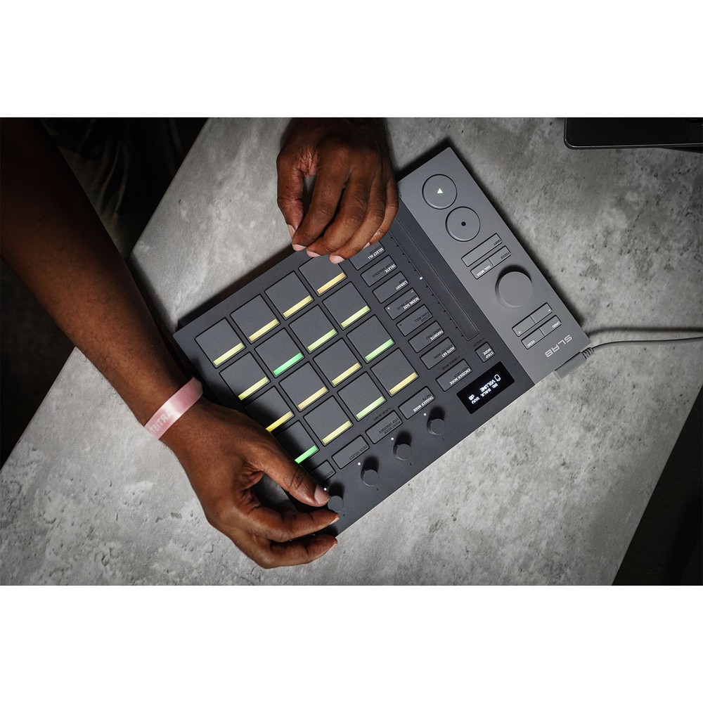 AlphaTheta SLAB Music Production Controller with Case Package