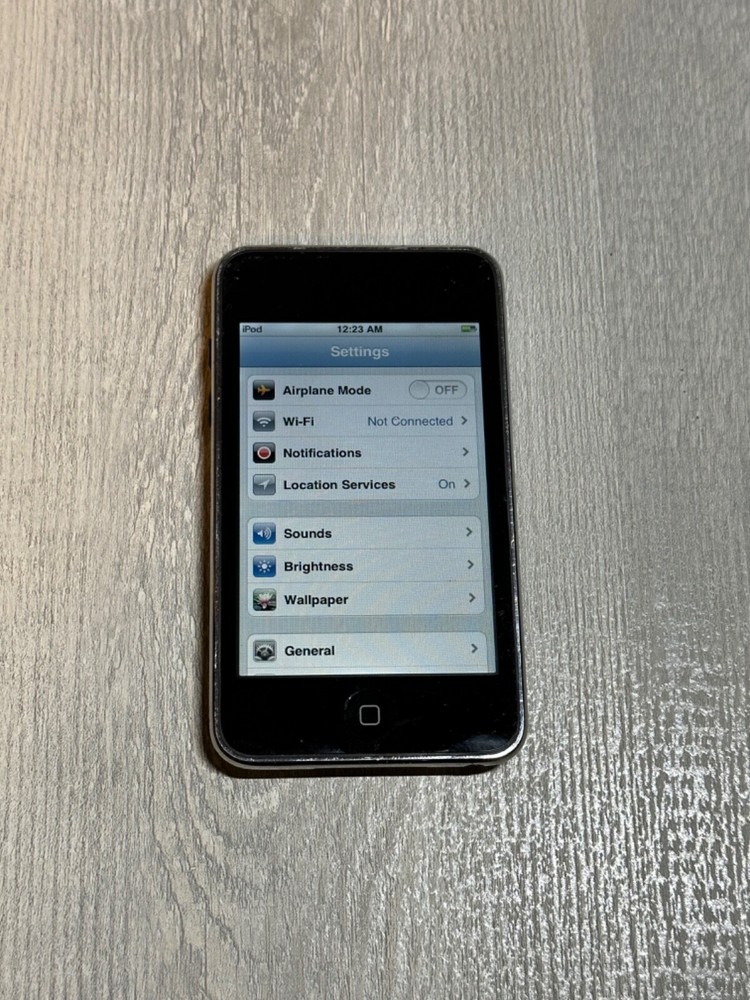Apple iPod Touch 3rd Generation 32GB 64GB Black