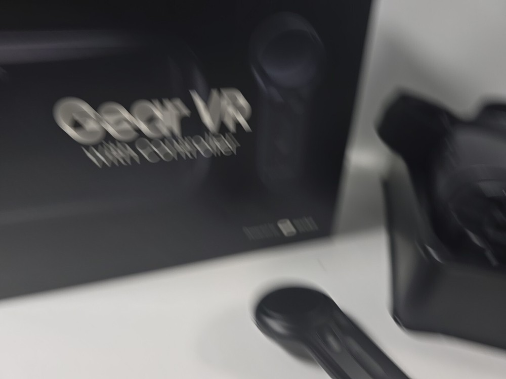Samsung Gear VR with Controller SM-R324NZAAXAR Virtual Reality