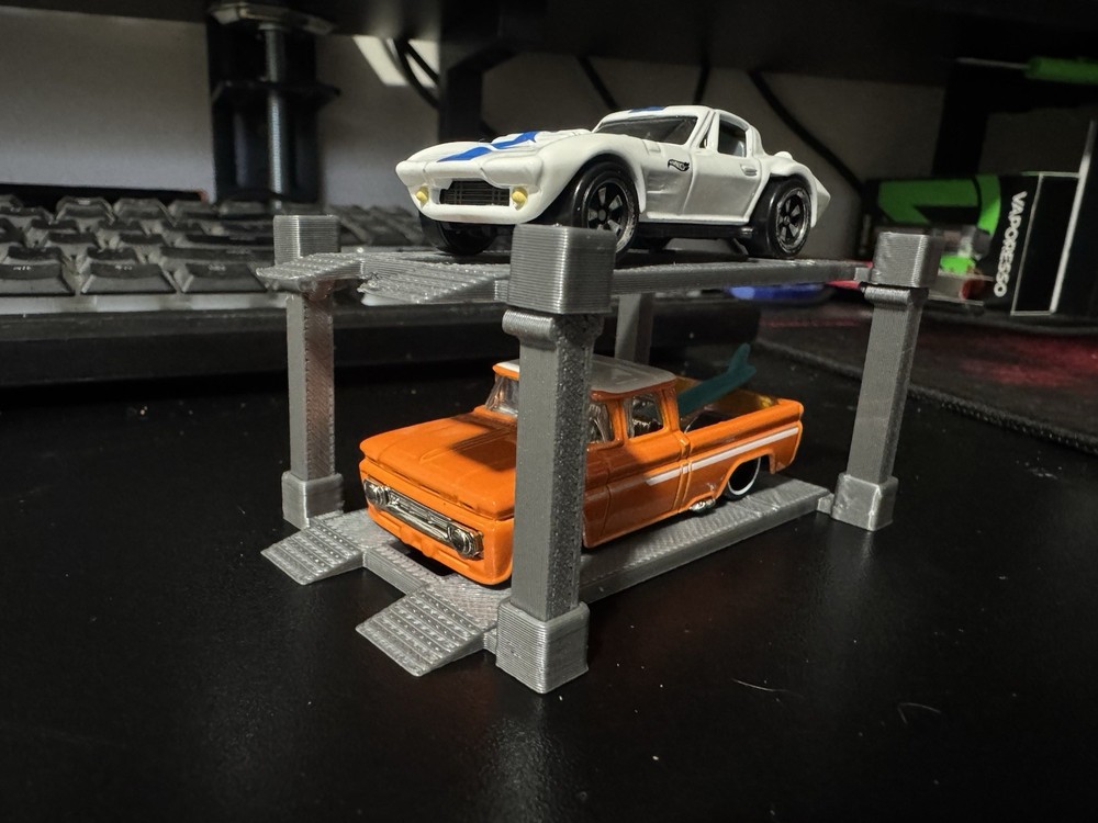 Hotwheels 4 Post Lift Display