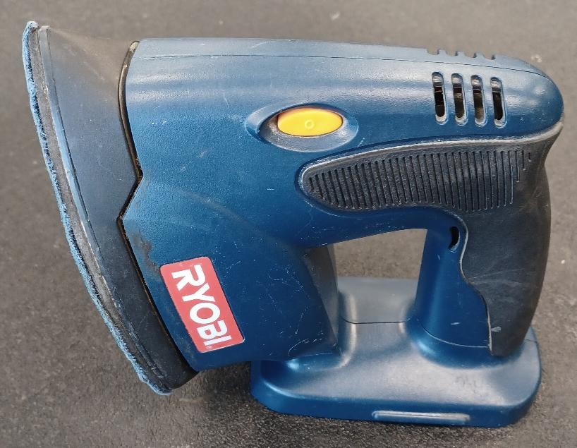RYOBI TOOLS P400 SANDER (P10006025)