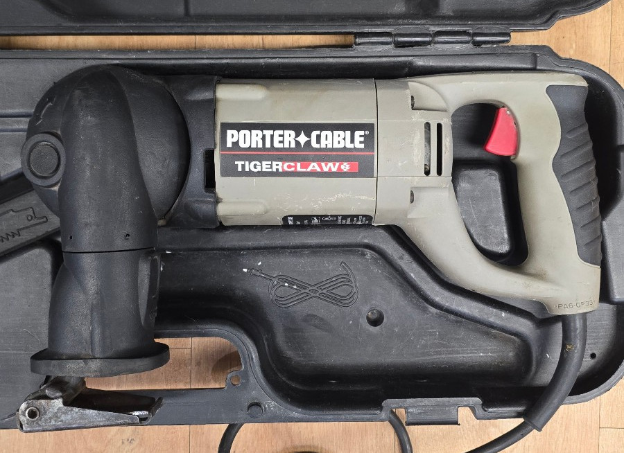 Porter Cable 750 Tigerclaw Variable Speed & Variable Angle Reciprocating Saw