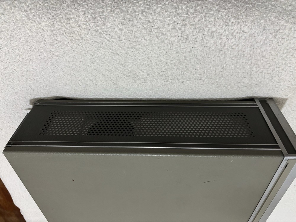 HP 8165A 1 mHz-50 MHz Programmable Signal Source