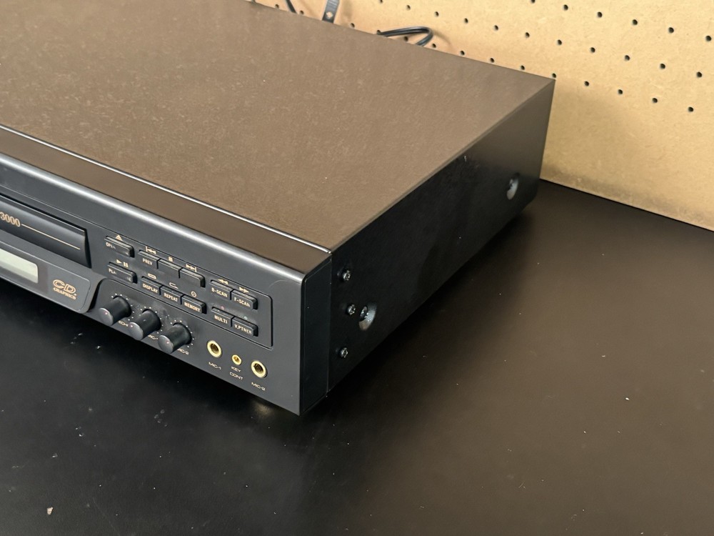 VocoPro CDG-3000 Digital Audio/Compact Disc Player System