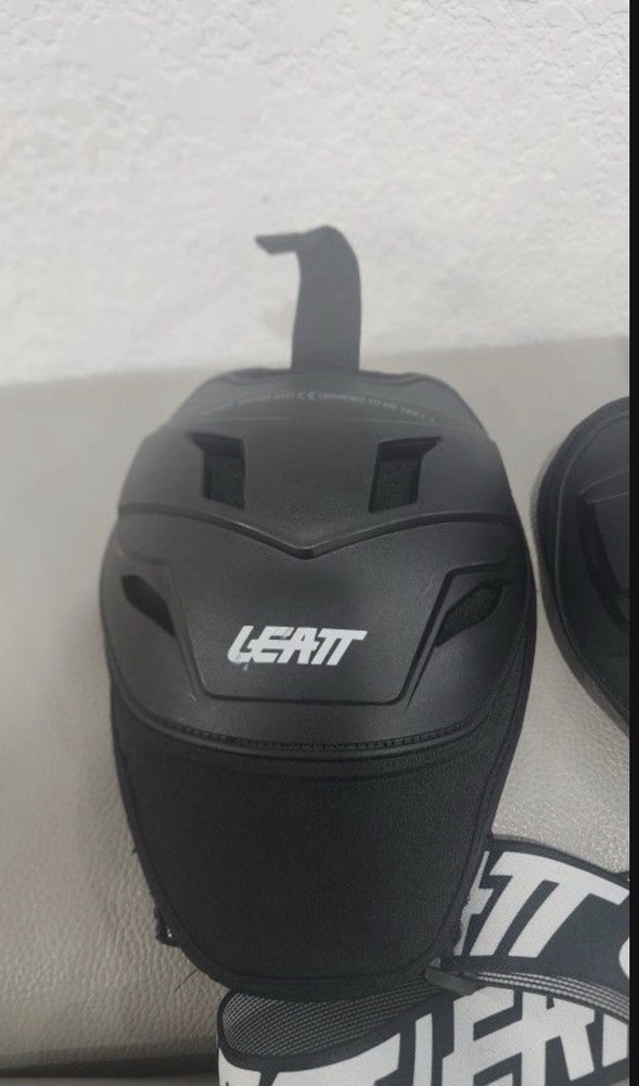 Leatt 4.5 Shoulder Guards Pro [Pair] - Black, 2XL