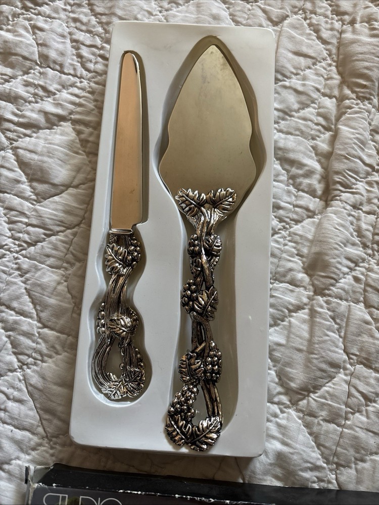 VINTAGE STUDIO NOVA GRAPE & VINE DESIGN CAKE KNIFE & SERVER- STAINLESS