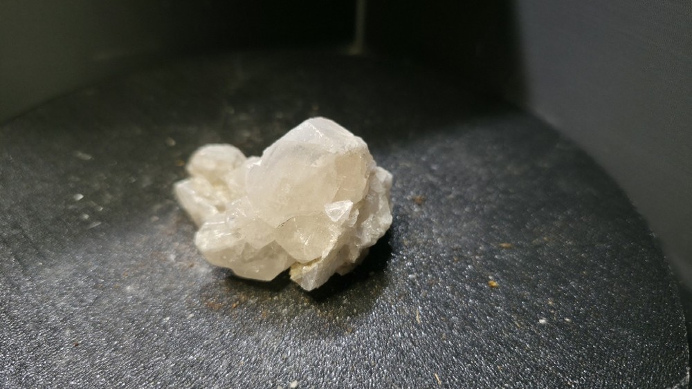 UV Reactive Mangano Calcite