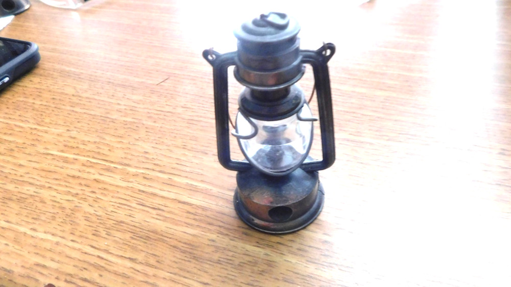 VINTAGE DIE CAST LANTERN  PENCIL SHARPENER