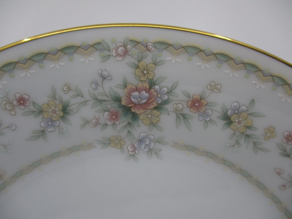 NORITAKE APPLIQUE SALAD PLATE - 8 1/4" - 0305E
