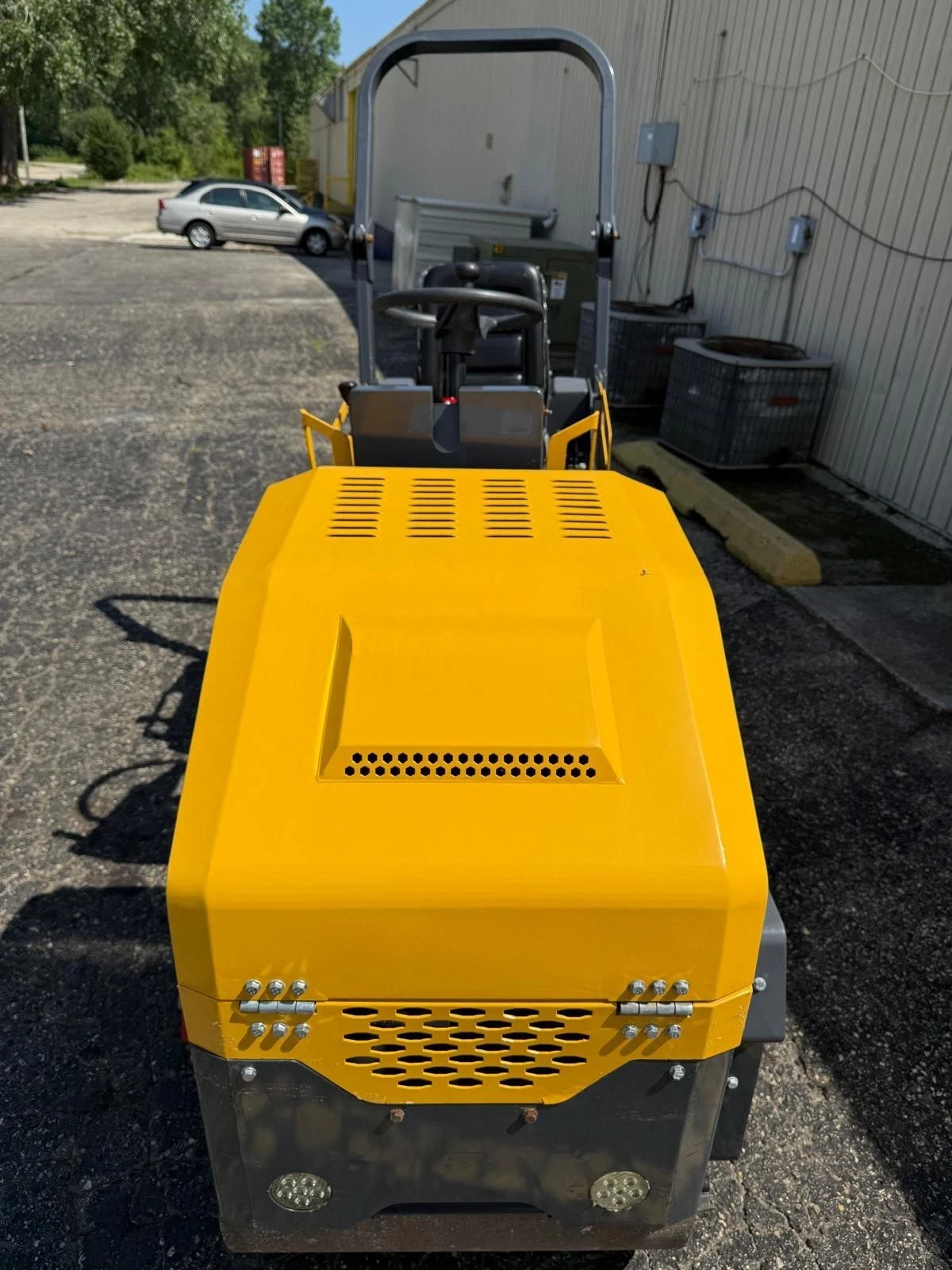 1 Ton Asphalt Roller BRIGGS & STRATTON ENGINE - EPA certified