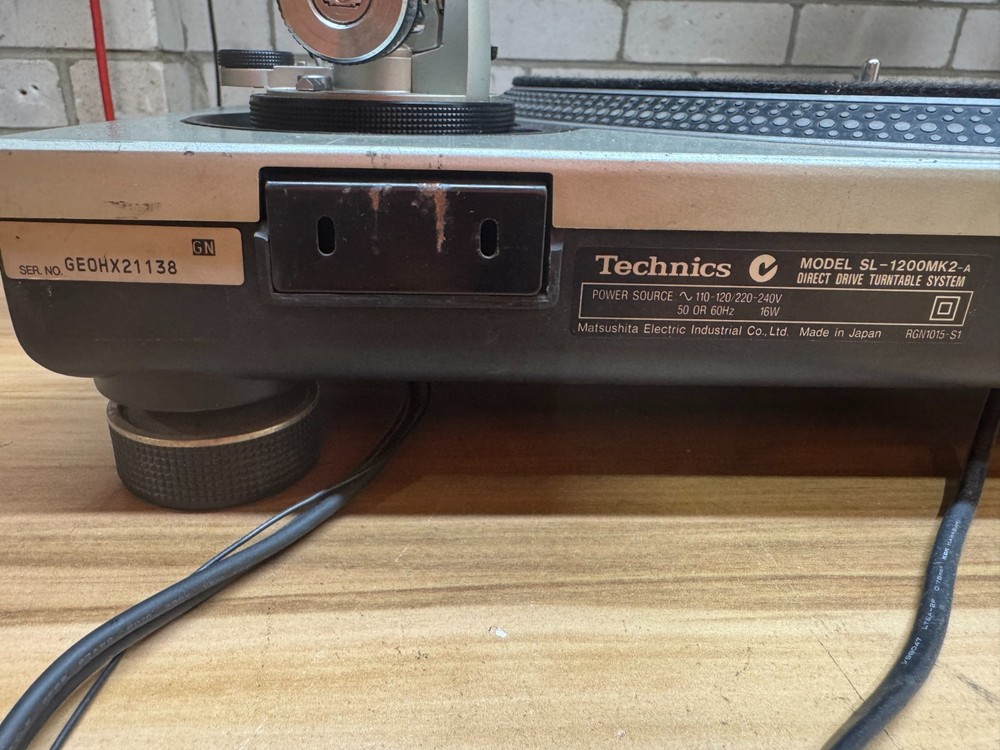 Technics SL-1200MK2-A Quartz Direct Drive Turntable