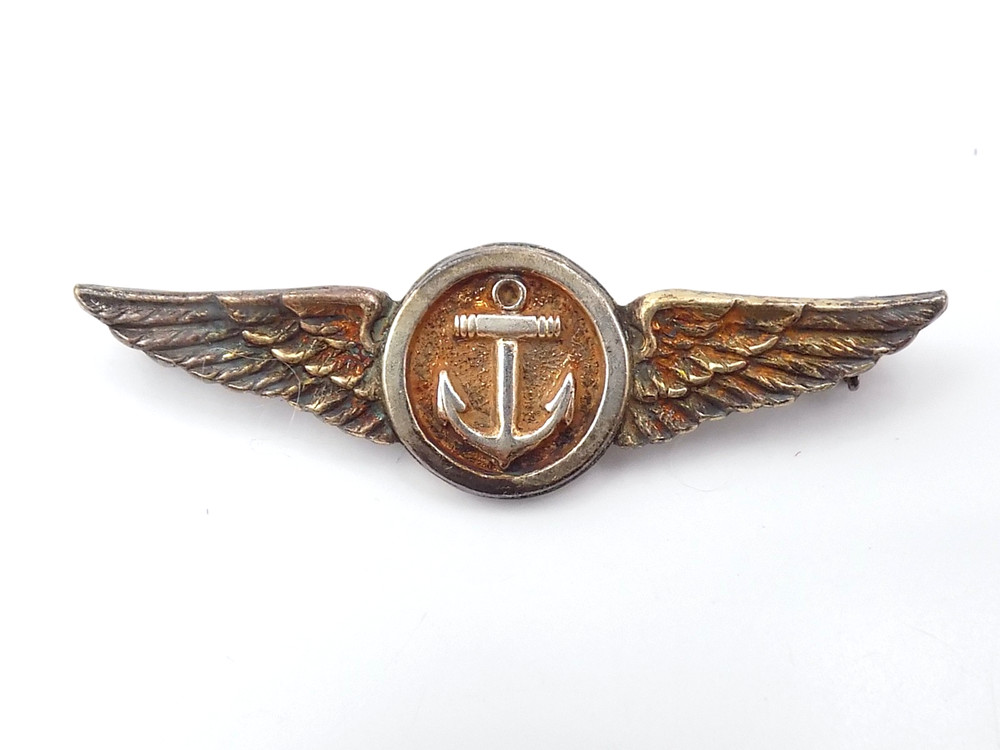 Original WWII US Navy Naval Observer Overseas Cap Badge Vanguard