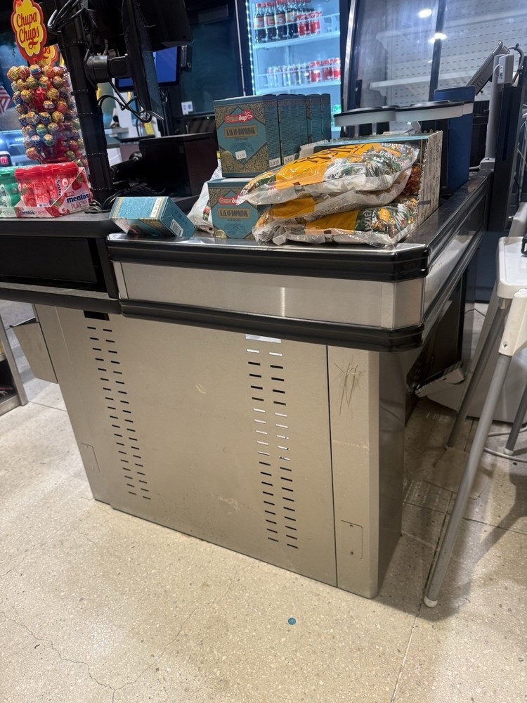 Checkout Counter, Cashier