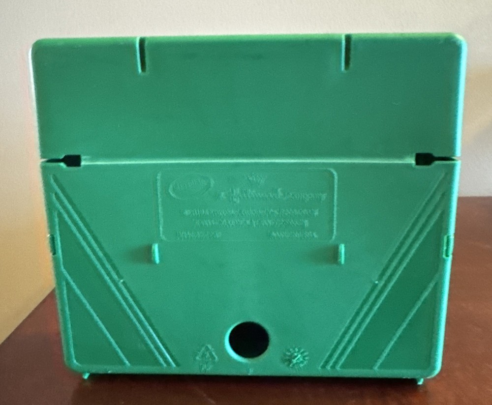 Crayola Crayons Green Plastic Storage Case 64 Count Sharpener Hole RARE Hallmark