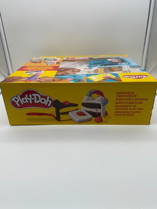 Play-Doh Super Slice Cake Playset Brand New