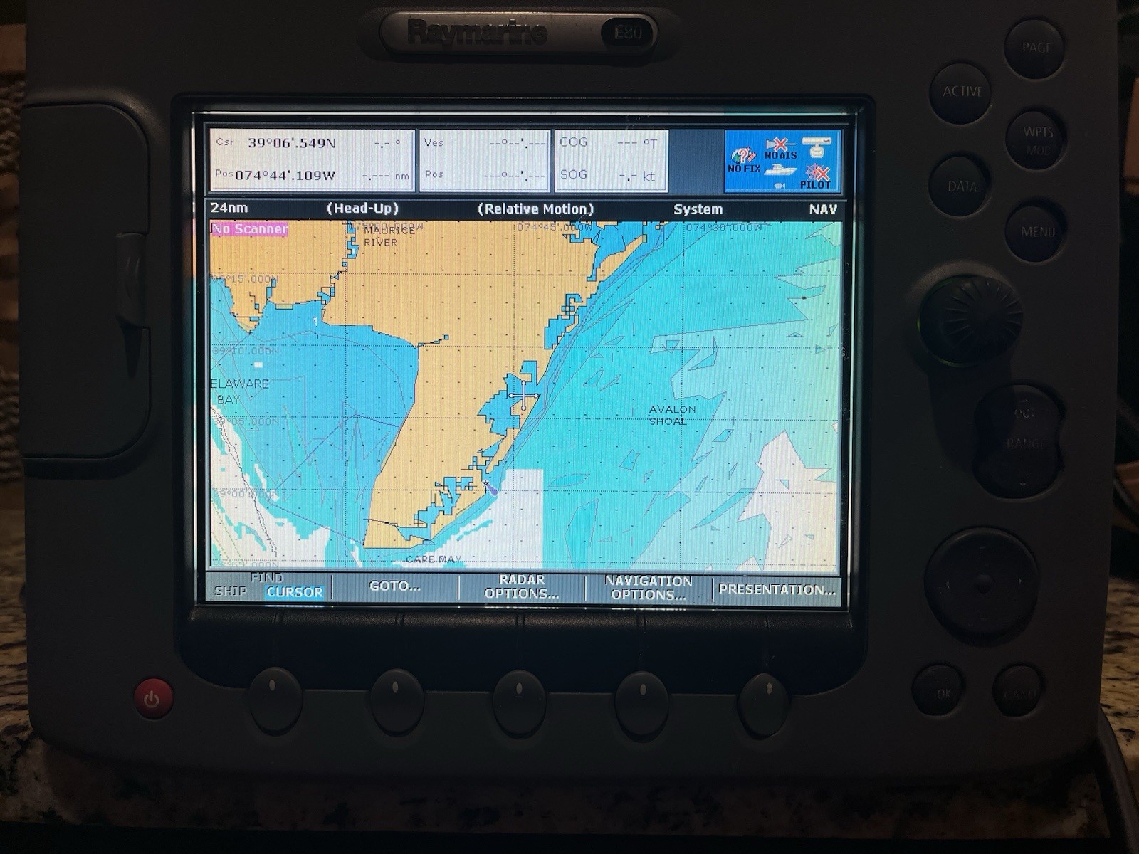 Raymarine E80 GPS/Chart-plotter/Fishfinder/Radar With Navionics Mid-Atlantic
