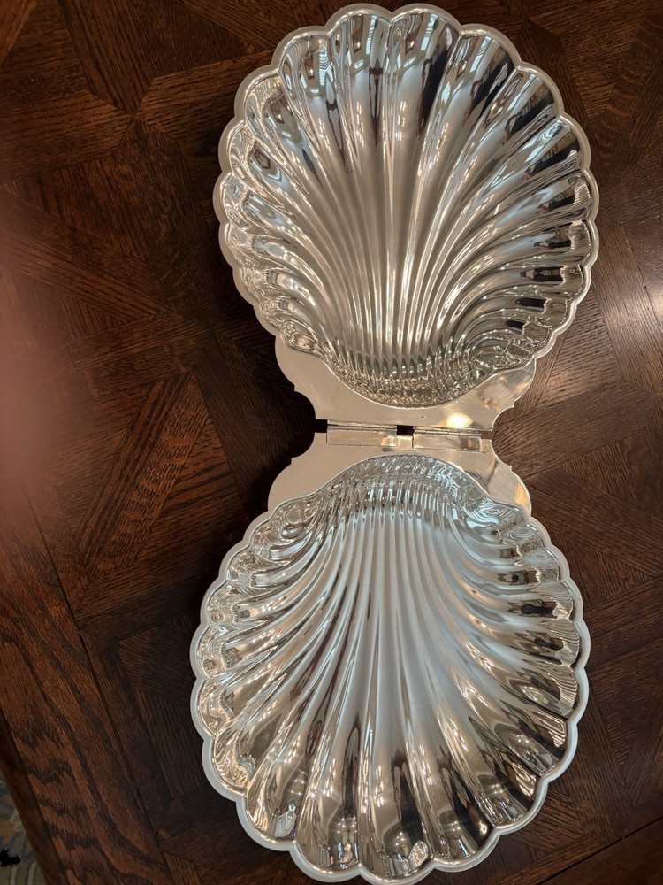 Vintage Heavy Silver Plate Large Covered Hinged And Scalloped Clam Shell Server