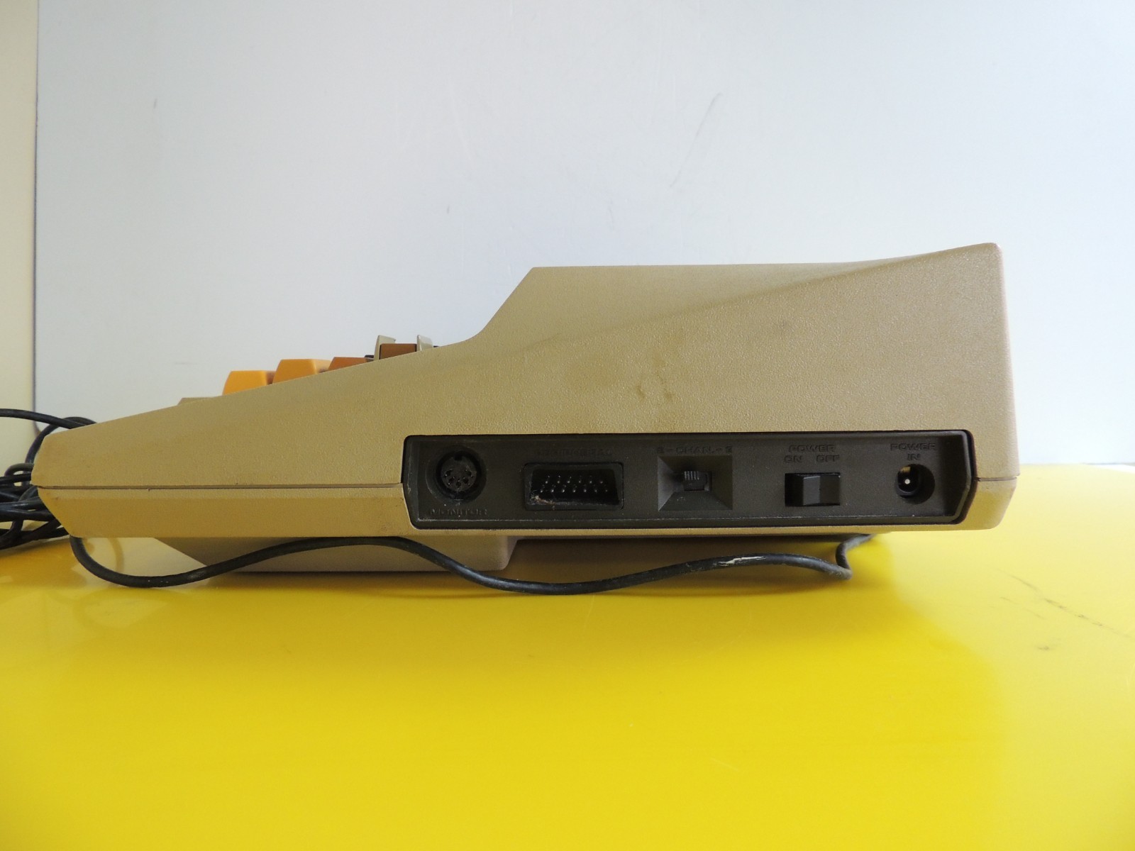 Atari 800 Vintage Home Computer – For Parts or Repair – READ