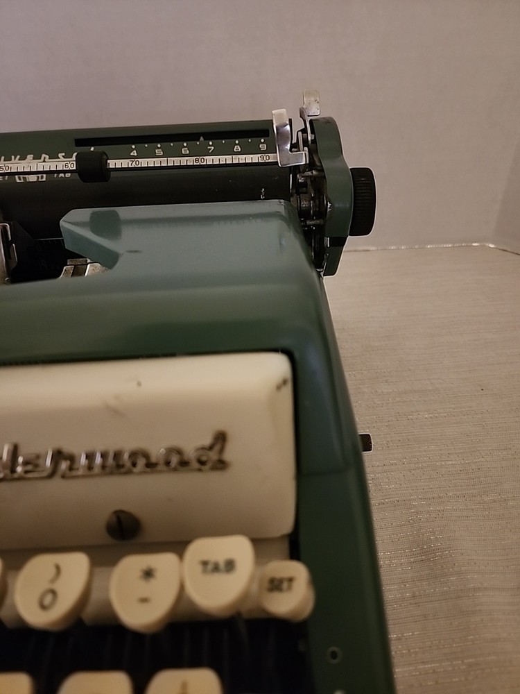 Underwood Universal Quiet Tab Portable Typewriter Blue