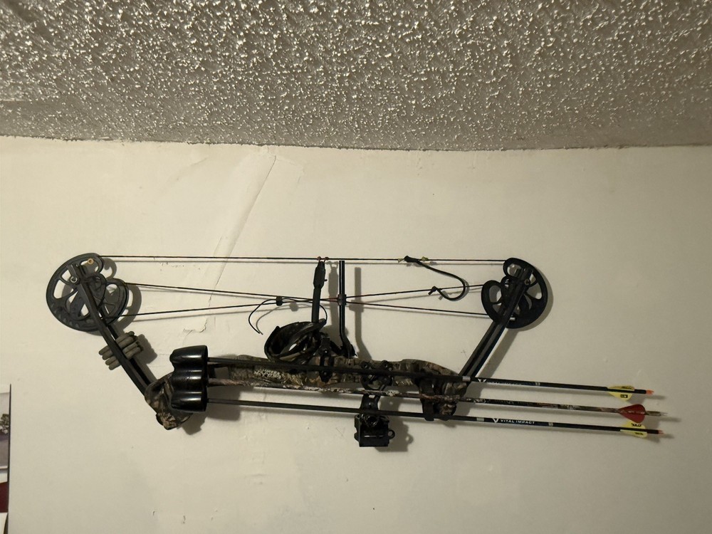 New Barnett Vortex Hunter Compound Bow 45-60 Lb Archery RH