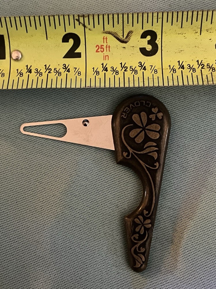 Antique Clover Yarn Threader