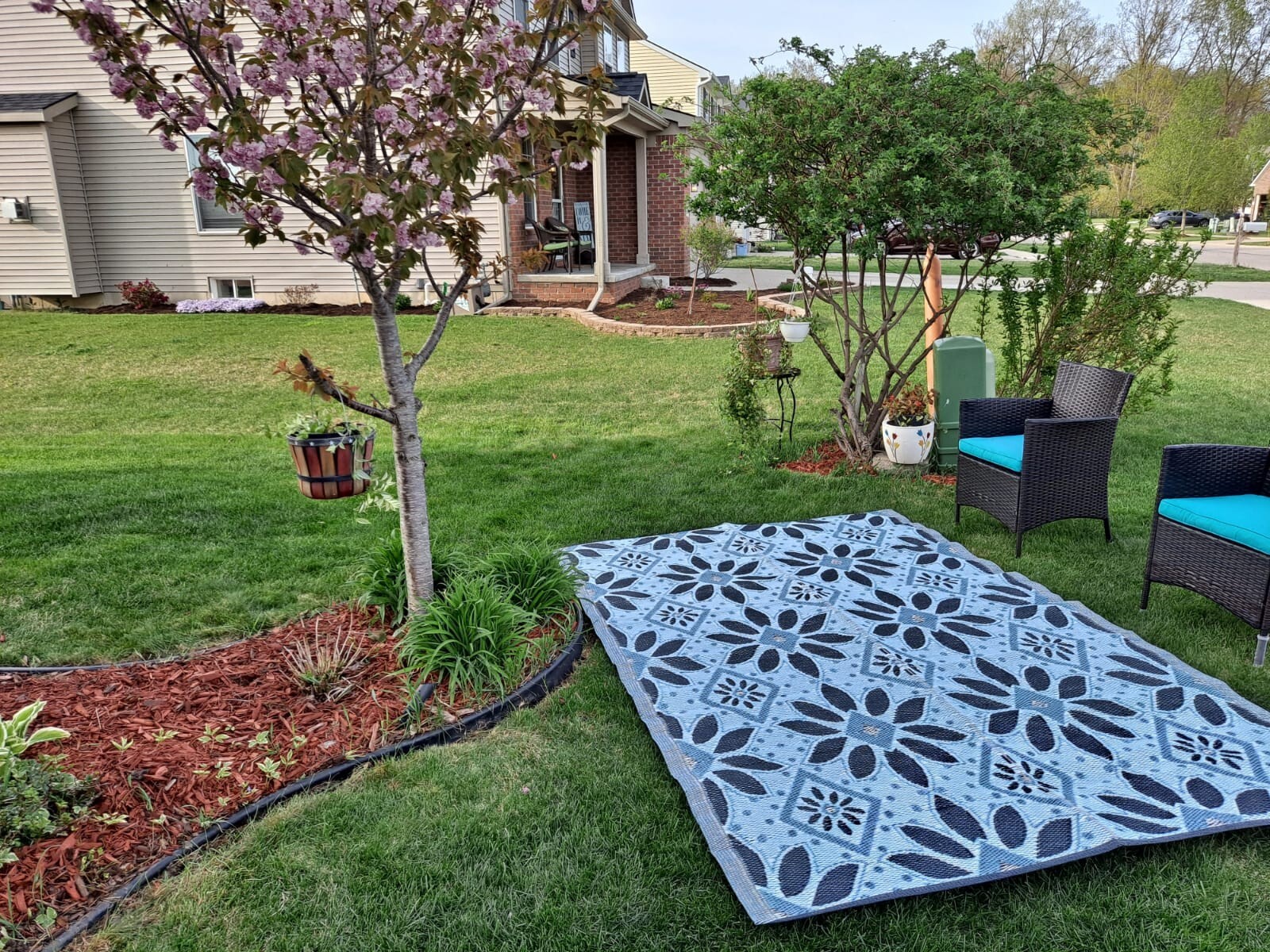 Outdoor rugs Plastic straw patio rugs 5x7 ft. Blue, Black, Grey Used For Display