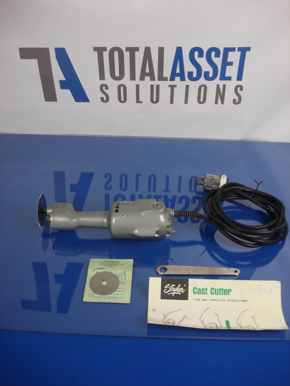 Stryker 840 Cast Cutter Oscillating Saw with 2" and 2.5" Blades Long Cord