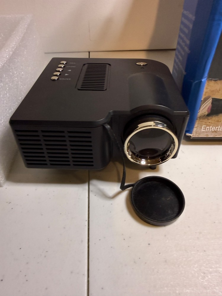 LED Entertainment Projector LCD Image System Portable Mini NEW